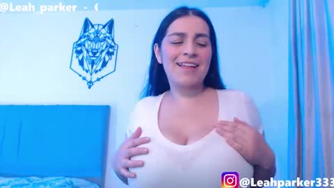 leahparker33 online show from February 1, 3:25 am