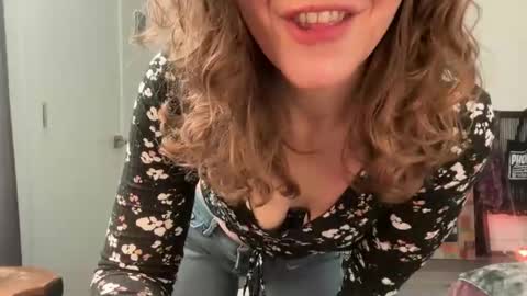 Leah Sparkles online show from February 9, 2:42 pm