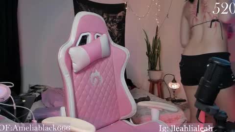  Amelia Black  OF AMELIABLACK666 I lost all my thumbs up help me to get 80 online show from January 11, 9:48 am