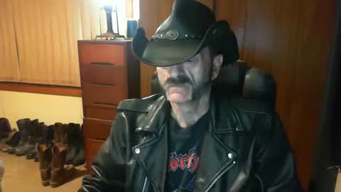 leathergreaser online show from April 30, 7:41 pm