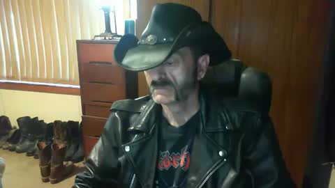 leathergreaser online show from April 30, 8:57 pm