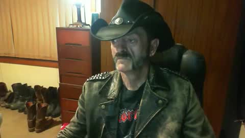 leathergreaser online show from April 29, 7:19 pm