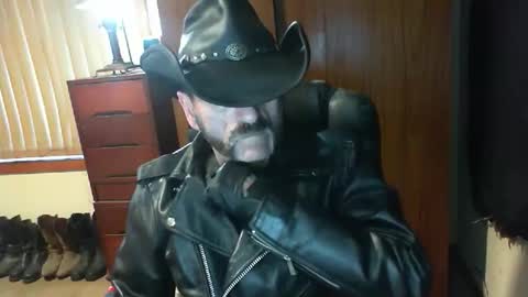 leathergreaser online show from April 27, 8:50 pm
