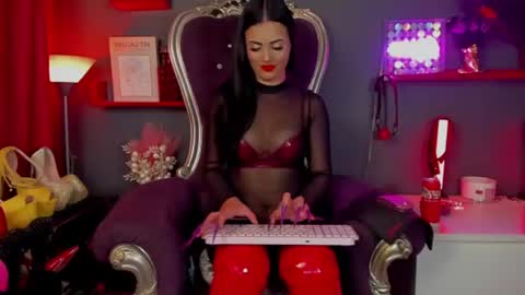 Lea online show from August 5, 2:03 pm