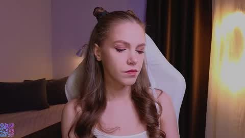 lecsika online show from November 25, 1:54 pm