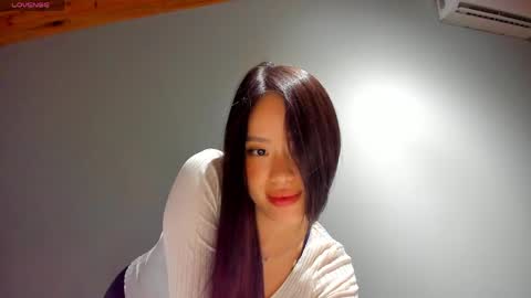 lee_chang online show from May 18, 5:41 pm