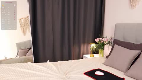 leelooyolo online show from March 6, 4:06 pm