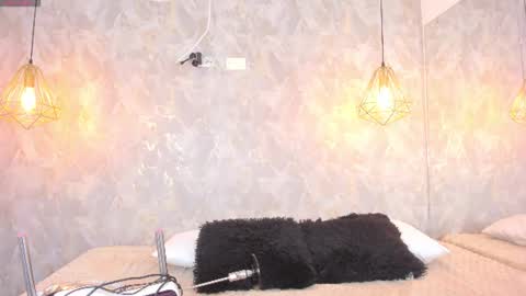 LEIGH ANGELS online show from July 4, 9:40 pm