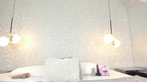 LEIGH ANGELS online show from August 4, 9:55 pm