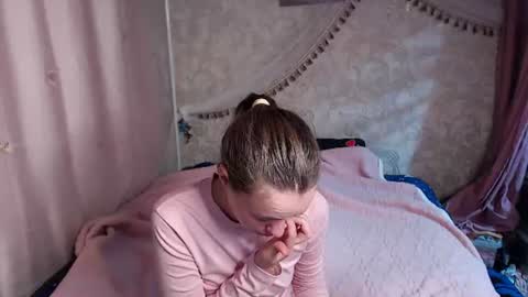 leila_bambi_ online show from August 4, 12:17 am