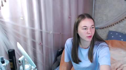 leila_bambi_ online show from June 9, 7:02 pm