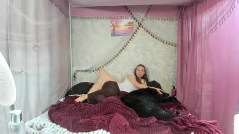 leila_bambi_ online show from April 30, 7:19 pm