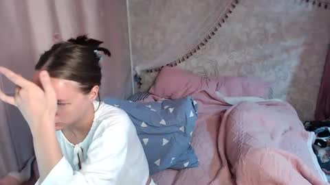 leila_bambi_ online show from August 9, 3:23 am