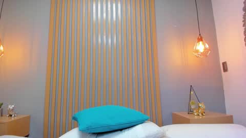 Leila online show from November 13, 5:04 pm