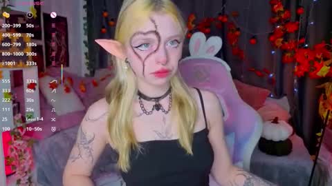 Leila online show from October 31, 5:46 pm