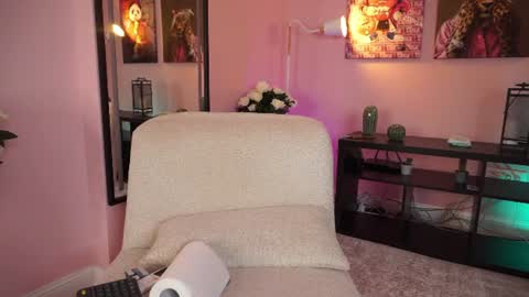 Leila online show from June 24, 5:09 pm