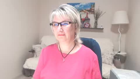 Leila Kinky online show from June 14, 6:15 am