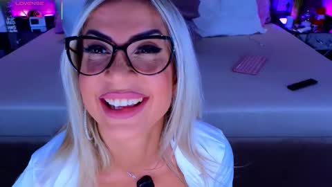 Carlaa online show from October 31, 8:20 pm