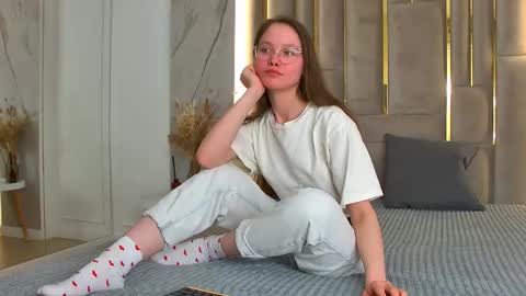 Lenesse online show from March 18, 9:26 am