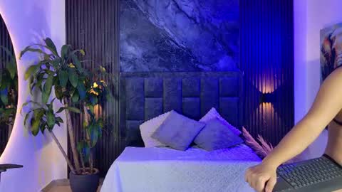 lenna_s online show from July 23, 2:20 am