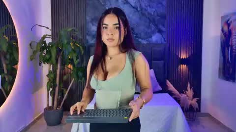 lenna_s online show from June 28, 11:23 pm