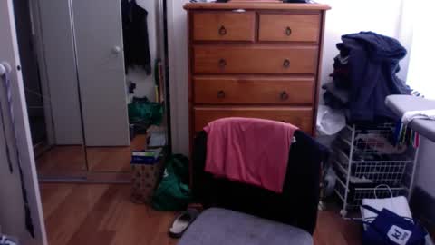 Snapshot of lennyfife chatting on December 25, 1:10 am Pussylicker online show from December 25, 1:10 am