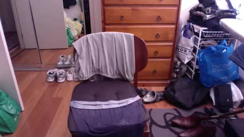 Snapshot of lennyfife chatting on October 10, 1:55 am Pussylicker online show from October 10, 1:55 am