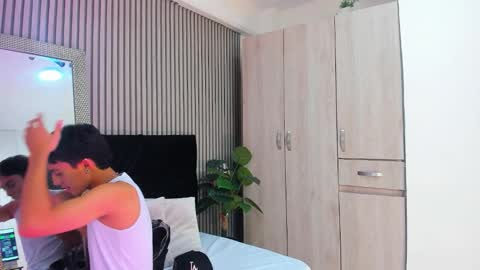 leohard_ online show from February 3, 2:08 am