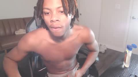 LeoMalonee online show from February 7, 4:37 am