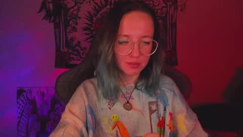 leona online show from December 17, 5:04 pm