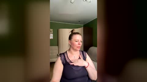 Leona tracie online show from June 17, 6:51 am
