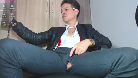 iam leonal online show from July 30, 6:41 pm