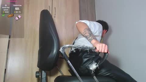 iam leonal online show from November 8, 6:55 pm