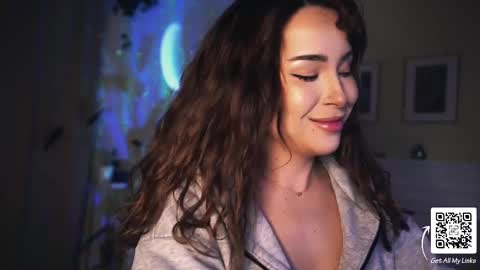 Snapshot of leonamell chatting on February 24, 12:09 am Leo online show from February 24, 12:09 am