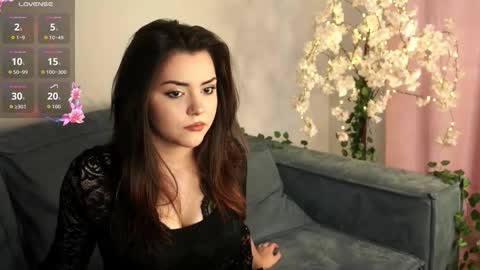 Mia online show from November 12, 8:49 am