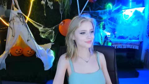 leonastone online show from October 18, 7:18 pm