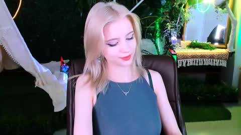 leonastone online show from December 5, 7:11 pm