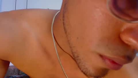 Leon online show from December 5, 7:33 pm