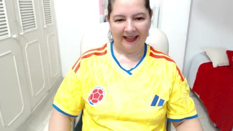 leonela   online show from June 18, 9:14 am