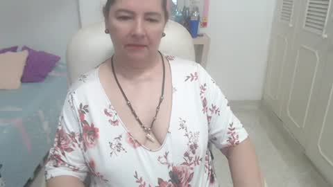 leonela   online show from July 16, 12:03 am