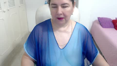 leonela   online show from May 1, 1:32 am