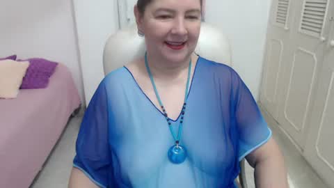 leonela   online show from July 6, 10:33 pm
