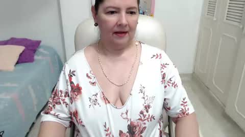 leonela   online show from July 23, 1:58 am