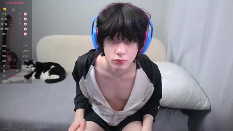 leonkissboy online show from March 1, 4:17 am