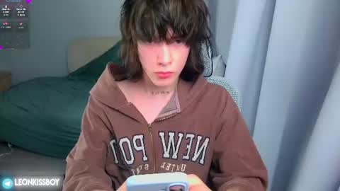 leonkissboy online show from June 27, 3:29 pm