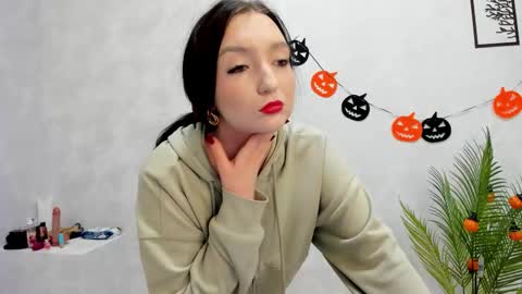 Lesley online show from October 17, 8:18 am