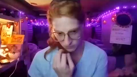 Snapshot of lesleygumgrass chatting on October 11, 12:37 am LesleyGumGrass- The Boring Trans girl online show from October 11, 12:37 am