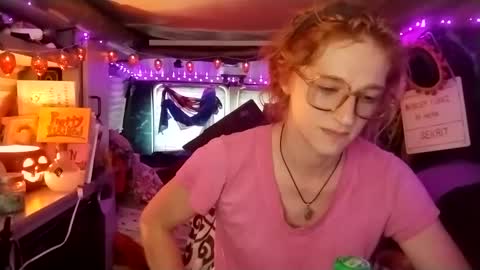 Snapshot of lesleygumgrass chatting on September 19, 8:01 pm LesleyGumGrass- The Boring Trans girl online show from September 19, 8:01 pm