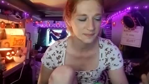 Snapshot of lesleygumgrass chatting on September 24, 7:20 pm LesleyGumGrass- The Boring Trans girl online show from September 24, 7:20 pm