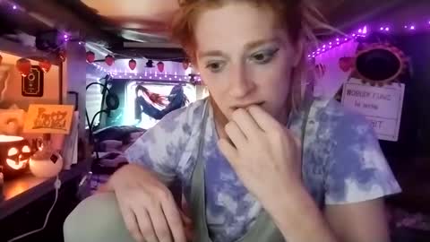 Snapshot of lesleygumgrass chatting on September 10, 6:20 pm LesleyGumGrass- The Boring Trans girl online show from September 10, 6:20 pm
